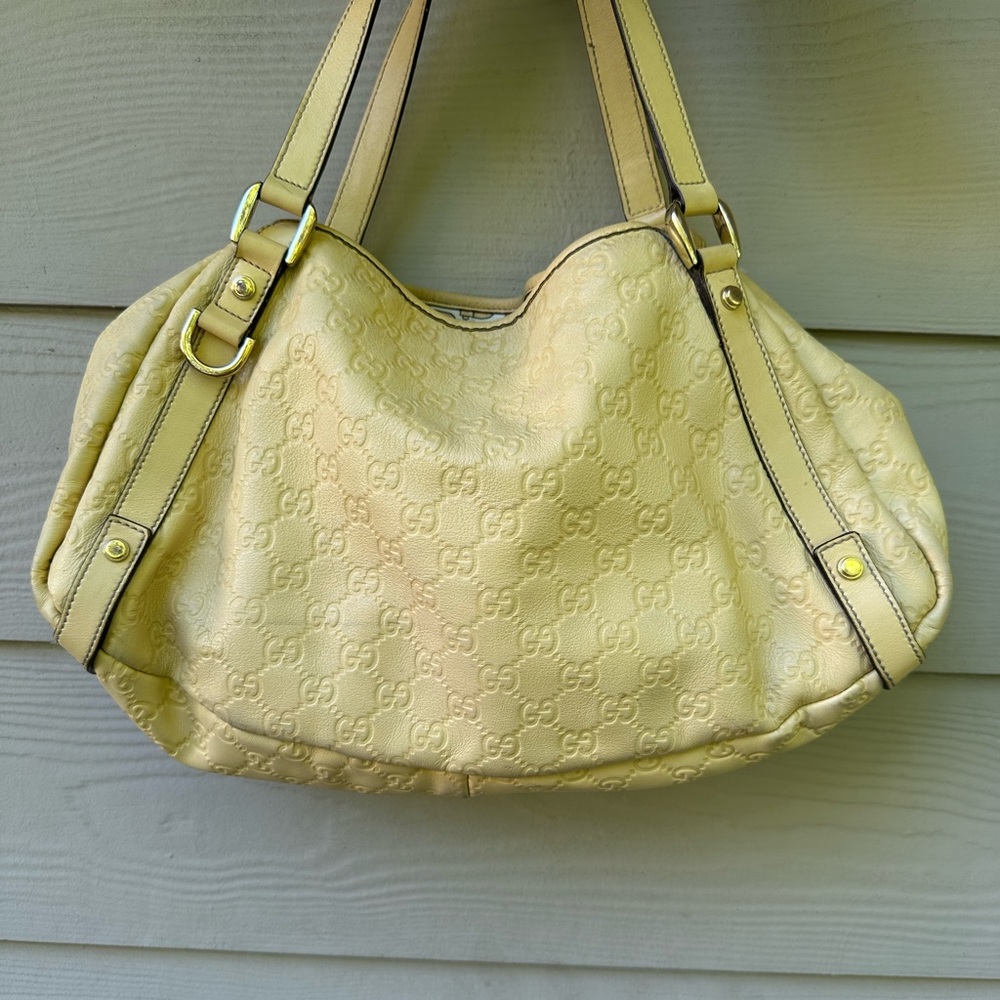 GUCCI
Guccissima Leather Shoulder Bag - Picture 4 of 16